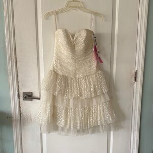 Elegant Cream Strapless Dress